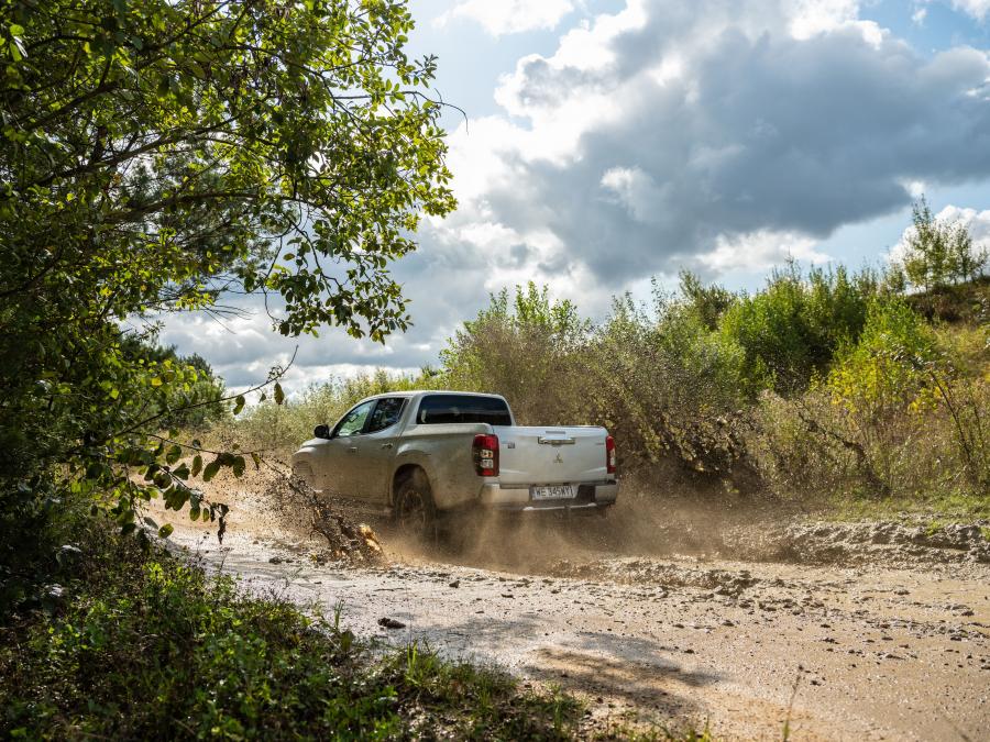  Mitsubishi L200 Double Cab 2019 года  (WW) (фото 29 из 42)